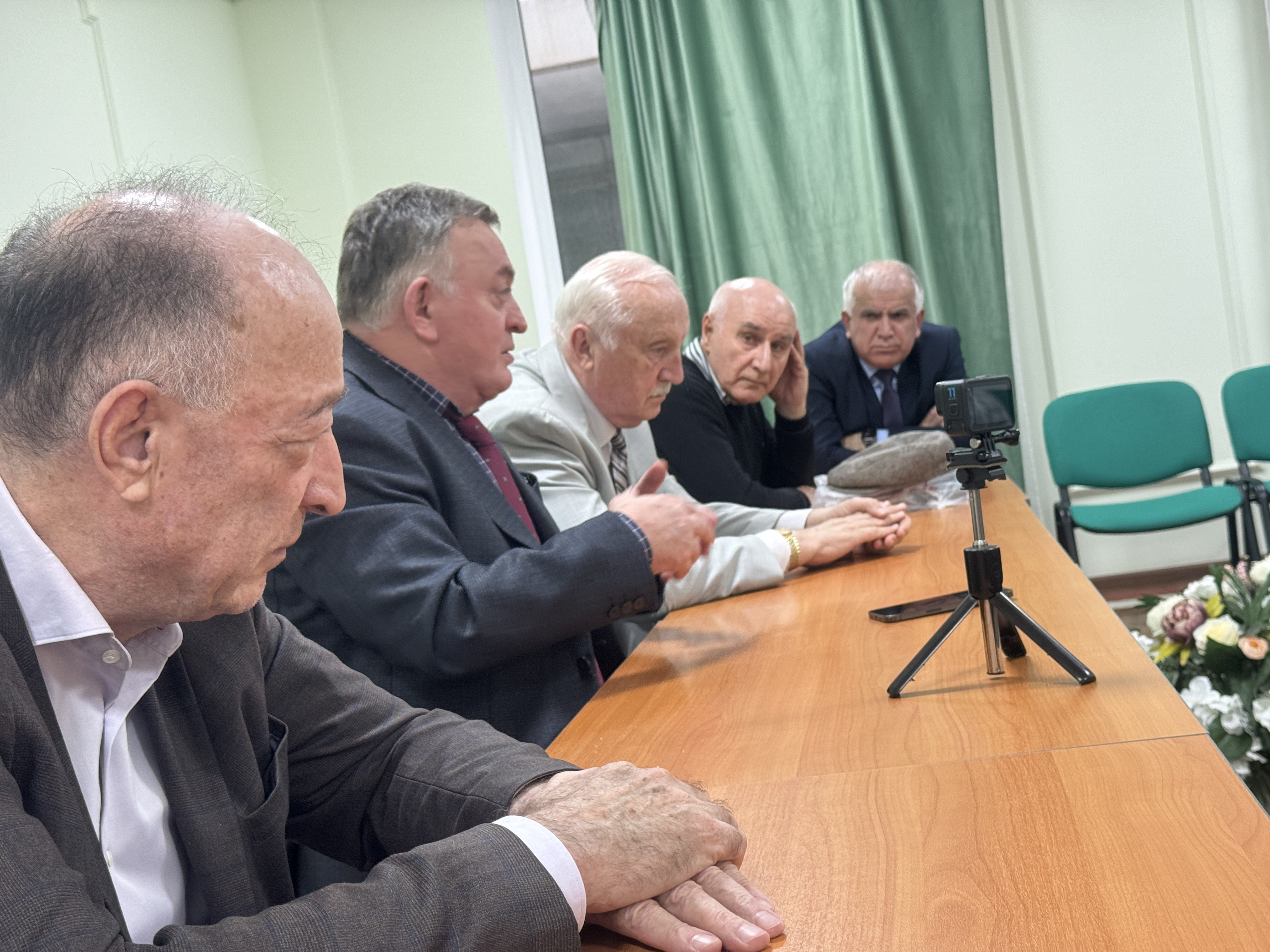 Первое заседании Совета Ассоциации РД «Единство и Развитие» с фотоиллюстрацией. Разместить в раздел «Новости»
