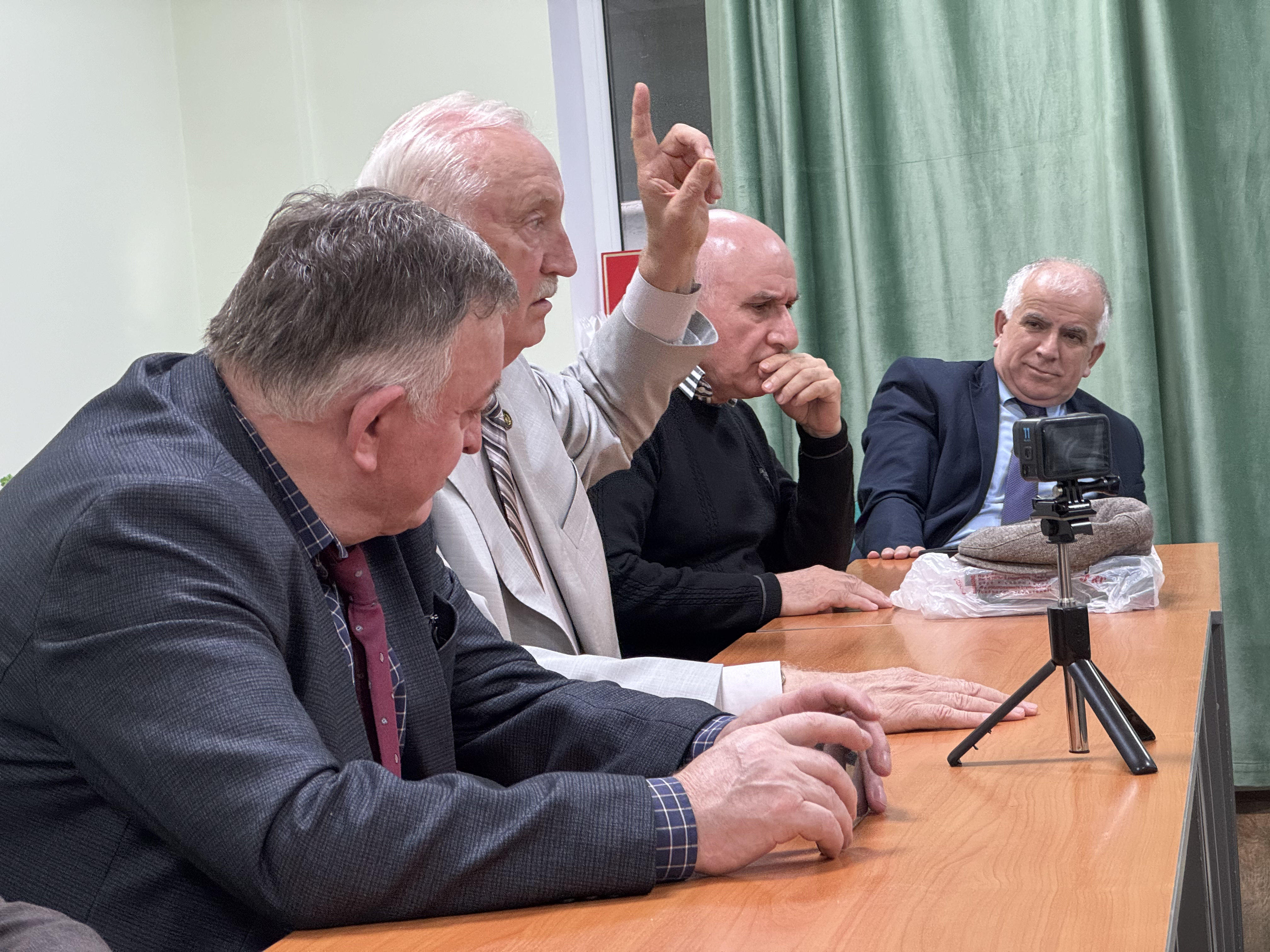 Первое заседании Совета Ассоциации РД «Единство и Развитие» с фотоиллюстрацией. Разместить в раздел «Новости»